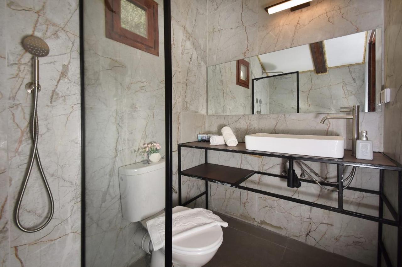 פינה במעיין Villa Mishmār Hāyardin Екстериор снимка